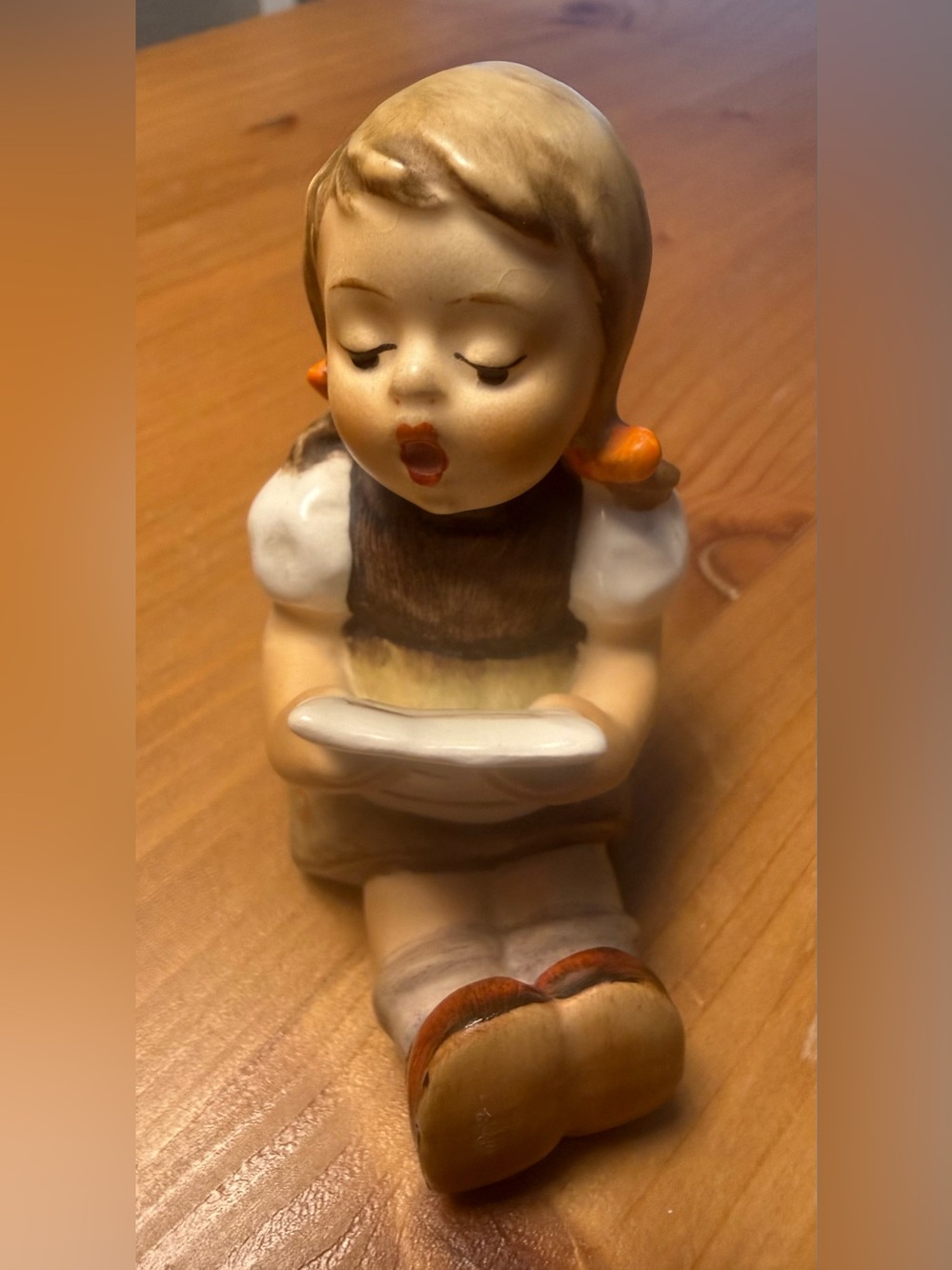 Goebel Hummel Ceramic Singing Girl with Sheet Music Figurine #389